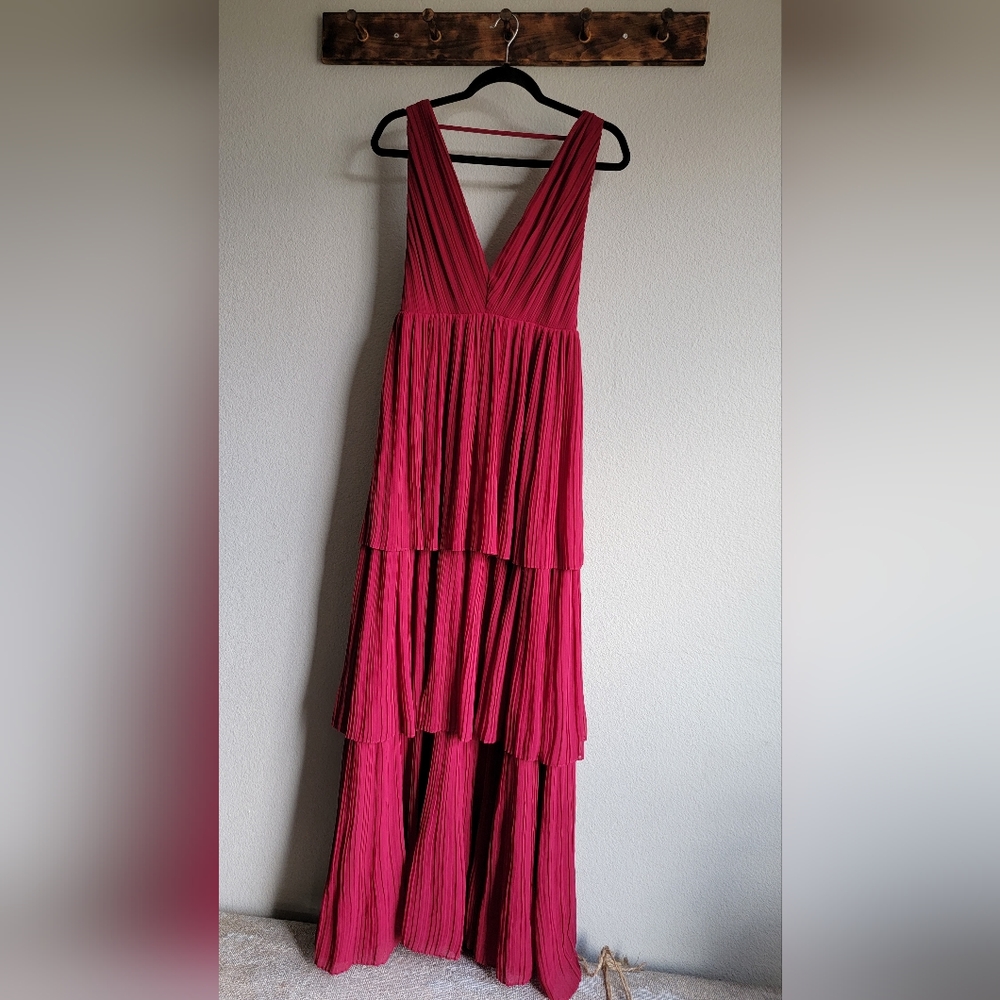 Fame & Partners The Callie Gown - Picture 2 of 8
